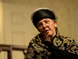 Arsen und Spitzenhäubchen (2014)