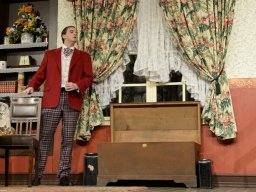 Arsen und Spitzenhäubchen (2014)