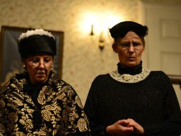 Arsen und Spitzenhäubchen (2014)