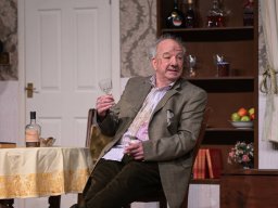 Arsen und Spitzenhäubchen (2025)