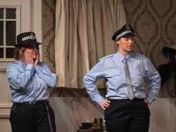 Arsen und Spitzenhäubchen (2025)