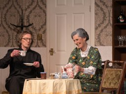 Arsen und Spitzenhäubchen (2025)