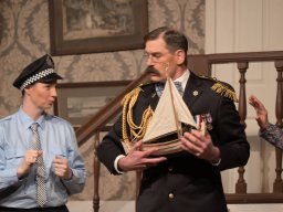 Arsen und Spitzenhäubchen (2025)